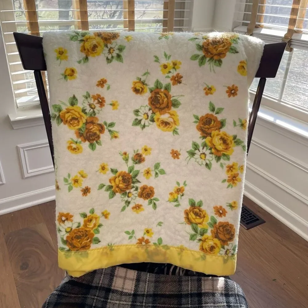 Vintage 60s Floral Acrylic Flannel Yellow Blanket Twin Size